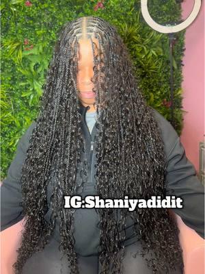 Hands gifted by God 🙏🏽  Link in bio for bookings  #knotlessbraids #nchairstylist #greensborobraider #ncbraider 