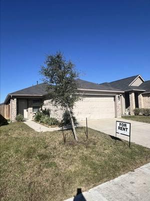 My newest listing is going for $2025 and includes 3 bedrooms, 2 bathrooms and a 2 car garage and tucked away in a newly built neighborhood. Additionally you have brand new appliances being added and a spacious backyard. Located just outside of Pearland and about 20 minutes from Downtown Houston. Need more info? Please contact me: * 832-416-8316 Or send me a quick DM #houstonrealtor #affordablerent #houserental #houseforrent #movingtohouston