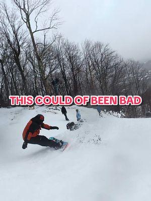 Edge control is on a different level🙏 #snow #snowboarding #parksnowboarding #omg #fyp #foryou #snowboardingtiktok #snowboardingtricks #snowboardtiktok #close #scary #wow #xyzbca 