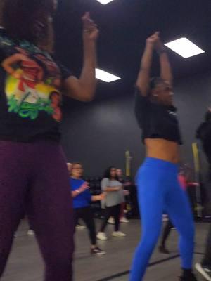 I need a hype man like this while working out 🤗🔥 @Halfcourt @all.that.jazzzzzzzz  #dancefitnessclass #swaywithsamone #hiphopdance #fitness #workout #kennesaw 