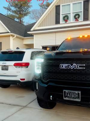 #guiltybyassociation #fyp #bluecollar #workingclass #2500 #trucksoftiktok #bubbatruck🌾 #trainedprofessional #2025 #grappoholics #nitto #37 #classpays #classof22 #cogito #lifted #liftedtrucks #denali #duramax #yourmomshouse 