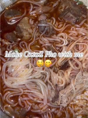 My first time making Pho and it was BUSSSSINGGGGGG 😩😍#phorecipe #pho #vietnamesefood #fyp #beefpho #oxtailpho 