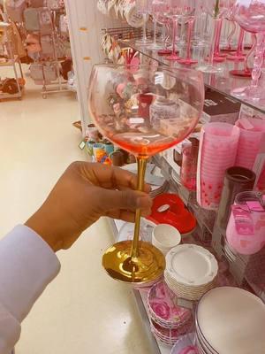 Valentine Finds at Mashalls  #fyp #viral #DIY #homedecor #firsttimehomebuyer #costco #diyhomeimprovement #sale #ValentinesDay #valentine #valentinefinds #lovedecor 