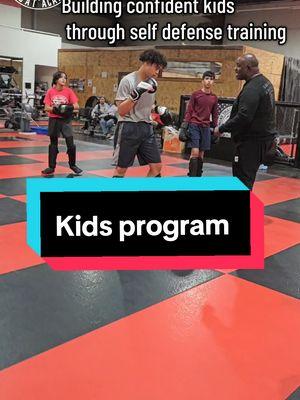 Watch our kids grow stronger and more confident with every class! Building self-esteem and life skills one step at a time. 🌟 #ConfidentKids #SelfDefenseTraining #Empowerment #kravkids #kravgirls ##youngwarriors  #lasvegascombatacademy   #lasvegaskravmaga #kravmaga #levelUpJujitsu #bjj   #brazilianjujitsu #muaythai #mma #boxing #striking  #SelfDefense #boxingtraining #mmafighter #mma ##warriormindset #streetselfdefense 