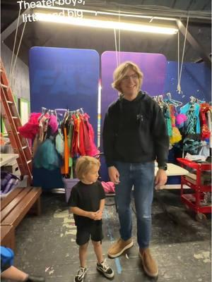 Our smallest young star with our tallest #theaterkid #fyp #ysmtkids #funfunfun #techies #team #musical #musicaltheatre #happy #ysmtspace #dillardstreettheatre #ysmt67dillard #downtownwintergarden #florida #mini #highschoolfootball #iloveysmt 