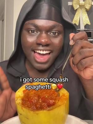 made some squash spaghetti 🤭❤️ #squashspaghetti #squashtok #veganmeals #mukbang 