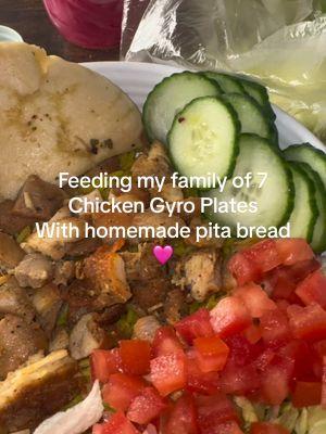 I miss y’all🩷💙🩷💙 #gyro #dinner #pita #bread #EasyRecipe #feedingmyfamily #family #fyp 