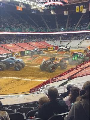 Surprised The Kids And They Loved It 😍👏🏻 Also Gracias To @LaLeyNC  We Had A Blast ! Nos Encantó 💯  #fyp #fyppppppppppppppppppppppp #monsterjam #gravedigger #megalodon #eltoroloco #monstertrucks #sahm #amadecasa 