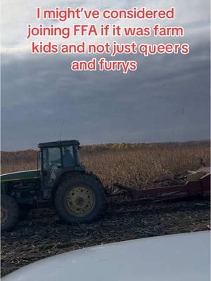 I’m in the business of making shit happen #lavackfarms #internationalharvester #johndeere #farmlife #chopping #haylage #corn #farmtok #ffa 