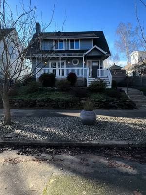 Craftsman (beach?) house in SE PDX thats got me feelin blue with envy (do you get it? 🤣). One thing that really got me with this one is the tall counter tops. As a 6’ tall human, this is totally something I didn’t know I needed but will be on my dream board for my home (Sorry to my 5’7” husband, i guess youll need a stool).  Not my listing but I can help you buy!  Listed at $998,000 MLS ID: 24439213 5 Bedrooms 🛌 2.5 Bathrooms 🛀 3,018 Square feet  $10,325 Annual property taxes  Schools:  K-5: Abernethy (10/10) 6-8: Hosford (8/10) 9-12: Cleveland (5/10) *Ratings according to Greatschools.com, due diligence encouraged.  #PDX #Portland #Oregon #portlandoregon #portlandrealtor #pdxrealtor #pdxrealestate #portlandrealestate #pdxbroker #housegoals #househunting #realestate #realestateagent #realtorlife #bungalow  #curbappeal #dreamhome #homeforsale #houseforsale #portlandhomeforsale #renovated #Portlandhomesforsale #Portlandlife #Portlandliving #Portlandrealestate #Portlandrealty #walkableneighborhood #realestateexperts  #Portlandexpert  #bringthedog #justRealtorthings #tiktokviral #fyp #foryoupage #aesthetic Listed by Amiee Virnig of Windermere Realty Trust 