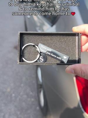 Your sign🚗🫶🏻🎁🎉 #vdrivesafe#ValentinesDay#Love#TikTokShop#tiktokfinds#giftideas#gift#husband#boyfriend#bf#trending#son#keychain#car#safe#foryoulove #drivesafe 