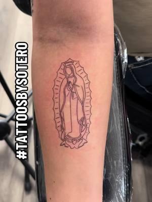 Virgen de Guadalupe🙏🏽😎‼️Espacios disponibles para esta semana‼️👏🏽👏🏽 #creatorsearchinsights #tattooideas #tattoosbysotero #money #abundancia #universo #universe #god #blessed #believe #houstontattooartist #htx #houston #tattoo #virgen #virgensitadeguadalupe #virgendeguadalupe #virgenmorena #laguadalupana #finelinetattoo #fineline #small #guadalupe #gracias 