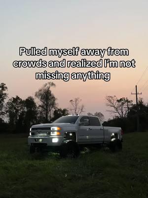 I miss summer and a clean truck 🫠 @Flawless__Empire #300hp #duramax #foryoupage #26x14s #trending #michigan #lml #silverado #fyp #65mm #stainlessdiesel #trucktok 