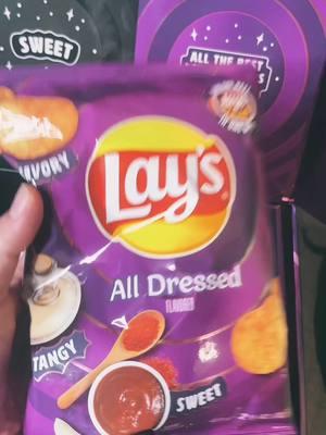 Lay’s All Dressed taste test🥔🧂 🛒Find these at stores that carry the brand now. (Thanks @lays for the sample✊🏻) #foodvlog #foodblogger #foodblog #tastetest #laysalldressed #alldressedlays #foodgasm #noms #snacks #foodreview #foodvlogger #teamchubster #fritolay #gifted #lays #potatochips 