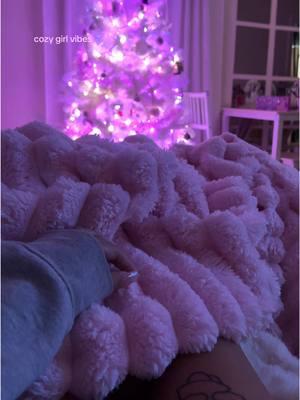 cozy girly 🎀                                                           ~~~                                                                                 #pink #pinkblanket #cozy #pinkhome #pinkfinds #hellokitty #hellokittytattoo #hellokittycore #hellokittylovers #pinkroom #pinkaesthetic #pinktok 