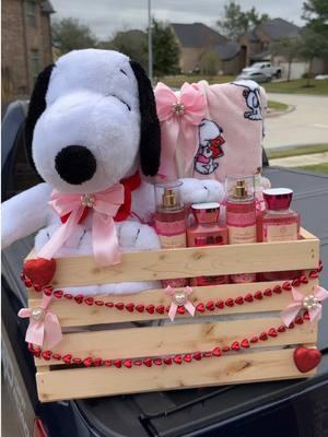 Snoop my fav 🥺 Ig: Isabels_flores #floristoftiktok #houstonflorist #florista #texas #fyp #foryoupage #foryourepage #mexico #snoopy #snoopylover #snoopybouquet #coquette #trending #makemefamous #pink #vday 