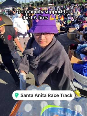 It was packed with volunteers, everybody showed out. Im not even from LA but it made me happy seeing all the good people in the community. Glad to do my part, even if small ❤️ #lafires #santaanita #santaanitaracetrack #losangeles #prayforla 