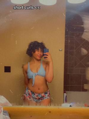 see me on IG >nyxstolgia 🙊 #shortcurls #curly #curls #curlyhair #bodypositive #bodypositivity #body #hair