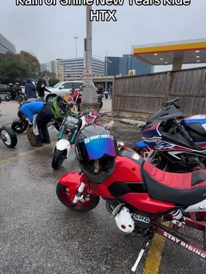 Rain wouldn’t stop this ride 👌#stayriding #htx #houston #htown #motorcycle #motorbike #gromgang #showgoeson 