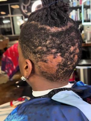 IG: The_rapping_barber #mycutsgetthebutt 🍑 #fade #explorepage #donesty #haircut #atlbarber #barbersofatlanta #atlantabarbershop #fadehaircut #donesty #therappingbarber #2strands #2strandtwist #fairburnbarber #atlbarber #collegeparkbarber