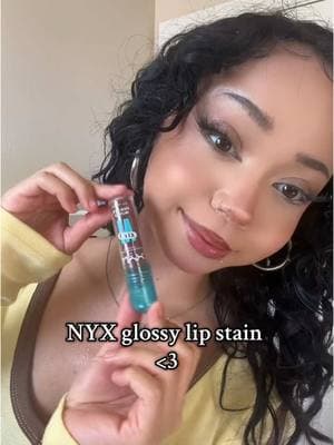 I LOVE THIS LIP COMBO soo much 😩✋ #nyxlipstain #nyxgloss 