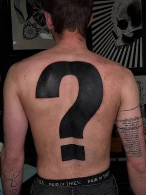 Stay curious ? Solid black question mark back blackout tattoo  tattoo artist - Julian Sylva #backtattoo #besttattoos #questionmark #worldsbesttattoos #tattooideas #tattooideasformen #artist #art #viral #tatuaje #tatuador 