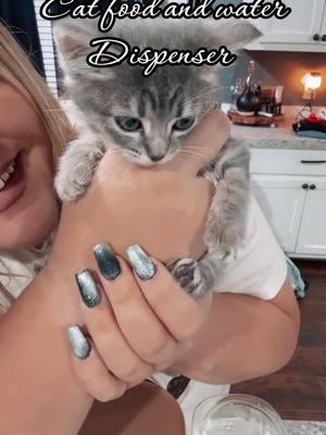 It is Lottie approved! #catfooddispenser #catwaterdispenser #catmusthaves #kittensoftiktok #kitten #lottie #cataccessories 