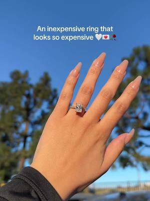 The quality is amazing, doesn’t tarnish or turn fingers green!! #weddingring #engagementring #travelring #promisering #silverring #affordablejewelry #ttslevelup #giftguide #ttsdelightnow 