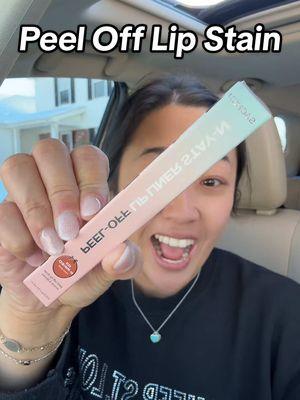 Decided to try out the viral peel off lip stain! 👏 @SACHEU Beauty US #lipstain #peeloff #peelofflipstain #pinked #sacheu #beauty #lips #viral #trending 