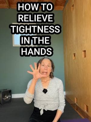 Try this - it makes SUCH a difference! #handarthritis #handpain #arthritis #osteoarthritis #handexercises #wristarthritis #handpainrelief #winilinguvic #theelevatepractice #over50fitness #yogaover50 #fitnessover50 #over50yoga #pacificayoga