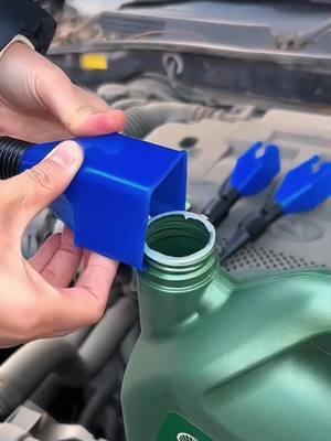 🚗 No more spills! 🛠 This handy funnel snaps into place, bends & stretches for easy oil & water refills without the mess! Perfect for your car! 💧🛢#CarHacks #NoSpills #EasyRefills #DIYCarCare #CarMaintenance #CarEssentials #AutoTools #SmartSolutions #TechGadgets #CarDIY #LifeHacks #ConvenienceAtItsBest #MessFree #CarTips#TikTokShopLastChance#TikTokShopNewYearNewAura#spotlightfinds 