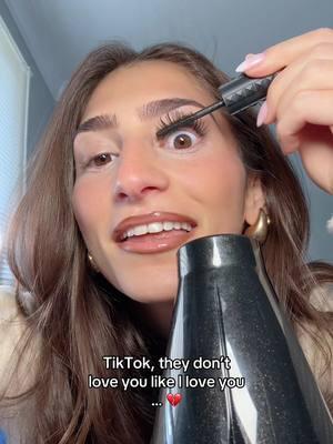 Pls stay 🥲 @TikTok Don’t worry I’ll still be doing my lashes .. IG: [miaadeluca] #lashes #mascara #theydontloveyoulikeiloveyou 