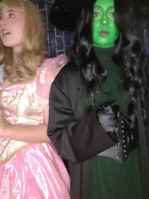 shocker @: D #fyp #fypシ #foryourpage #specialeffectsmakeup #cosplaymakeup #makeup #cosplayer #sfx #cosplay #wicked #wickedthemusical #wickedmovie #wickedwitch #glinda #glindathegoodwitch #elphaba #wizardofoz #elphabaoriondoherty #witch #wickedwitchofthewest 