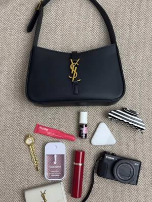 sunnies are always on the head 😎 #whatsinmybag #g7xmarkii #ysl #rhode #fendi #tomford 