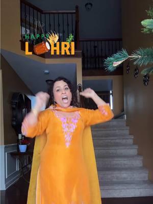 Golden vibes for a golden celebration! ✨🔥💛💃🏻 spreading the warmth and joy of Lohri 🌾#happylohri #punjabidance #gidha #punjabanqueen #punjabi @Punjabi folklore @Noor Zora 