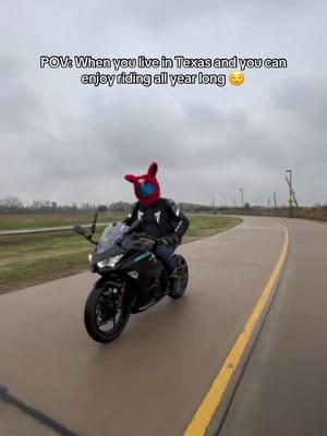 Getting to ride all year long feels amazing 🐰🏍️💨 #foryou #fypシ #motorcyclesoftiktok #motorcycle #motorcycleclub #kawasakininja #foryoupage #bikelife #ninja400 #motorcyclelife #houston #bikerlife #motorcyclemoments #motorcycleride #motorcycledaily #BookTok 