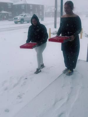 #spongebobsquarepants #pizza #krustykrabpizza #snow #buffalo @trailerparkshawtyy 