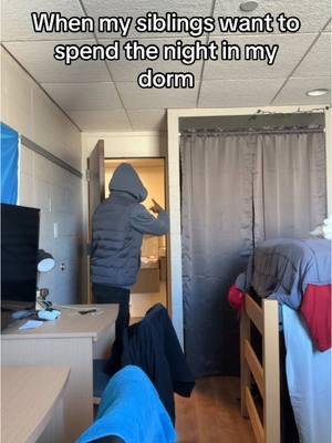 No space for them😭 #fyp #trending #fypシ #newtrend #funnyvideo #college #collegelife #collegedorm #collegecampus #collegestudent 