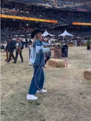 Stunning display of athleticism #sdrodeo #rodeo #sandiegorodeo #fyp 