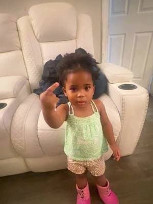 🤣✋ #foryourpage #fypシ゚viral #fyppppppppppppppppppppp #middlefingersintheair #badasskids #laylay 