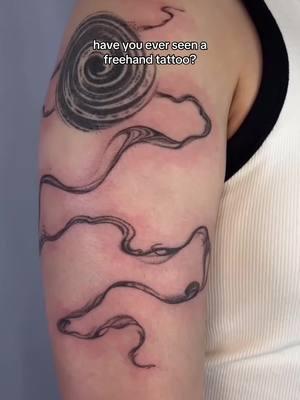 A freehand tattoo is drawn directly on the skin without a stencil, allowing the artist creative freedom to adapt the design to the body’s natural flow. This technique requires skill and experience for precise, custom results. #abstractart #abstracttattoo #abstractartist #tattoo #tattooideas #customtattoo 