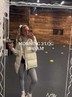 My morning before cosmo school ! Thursday are always rough ahahha love it tho ! #fyp #fypage #foryoupage #cosmotologystudent #cosmoschool #babystylist #hairtok #growwithme #my5to9beforemy9to5 #morningvlog #motivation #workout #coaching  