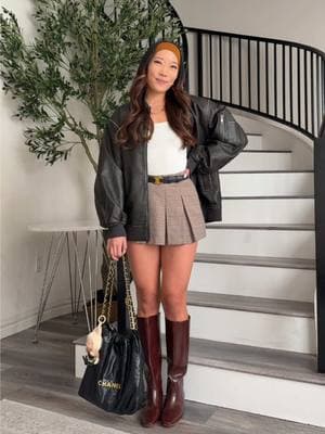 When the labubu matches 🥹 Can’t get over Sisi’s chanel 22 🖤 jacket @asos #asos skirt #hollister boots #amazonfashion top @lovebonitousa #lbootd #fashionoutfit #labubuclothes #styleinspo 