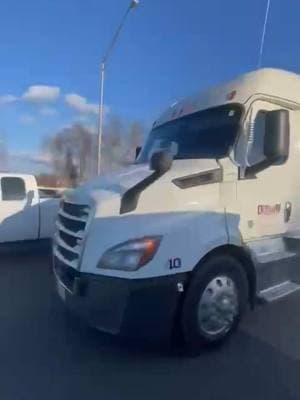 Hauling a 46’ Skater from Florida to the factory. Video by Fast Quotes for Fast Boats insurance company. #skaterboat #boattransport 