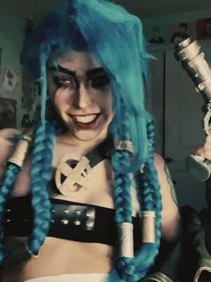 #jinx #jinxarcane #jinxcosplay #jinxarcanecosplay #arcane #arcanecosplay #arcaneleagueoflegends #coaplay #cosplayer #homemadecostume 