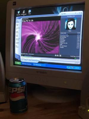 Welcome to the 2000s… #2000s #00s #windowsxp #evanescence #bringmetolife #y2k #2003 #early2000s #amylee #windowsmediaplayer #crtmonitor #millenialnostalgia #pepsi #2000scomputer 