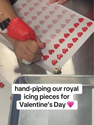 Our decorators are truly so talented 🩷 #fyp #baketok #handmade #icing #royalicing #frosting #cakedecorating #ValentinesDay #galentines #loversday #hearts #pink #handmade #madebyhand 