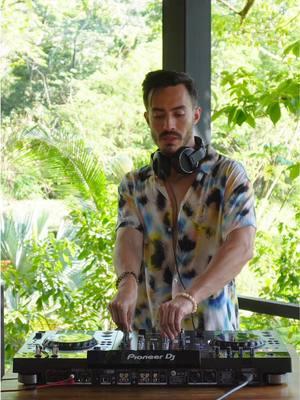 Playing one of my favorite songs by @iamginchy @likemike and @alessialabate_ “AVALON” 🦋 in the middle of the jungle in Uvita - Costa Rica 🇨🇷 So much love and high vibrations in this moment 🌿✨ At BREVE the Harmony of Healing retreat - festival. Host: @dr.coleherzik  Drone: @felipepe7  Camera: @colin.gonzalez__  iPhone Shots: @tortor.524  Thank you so much!  ❤️ #djlife #djproducer #djmiami #afrohouse #retreat #festival #djlifestyle #costarica🇨🇷 