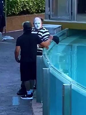 Tom The Mime #seaworldmime #tomthemime #prank #funny #usaviral #fyp 