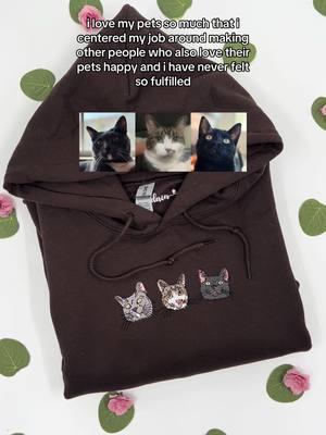 thinking about how much people love their babies and the fact that they trust me to draw their portriats melts my heart 🥹🐾💕 #embroideredsweatshirt #customsweatshirt #catgifts #doggifts #catloversoftiktok #dogloversoftiktok #petgifts #customgifts 